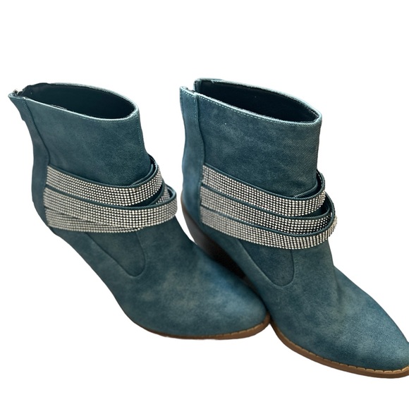 Yoki Shoes - YoKi Ankle Boots Sz 8, blue Style
VELIA, new (no tag)